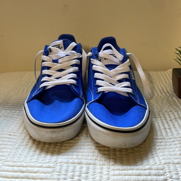 Vans - Picture 4 of 8